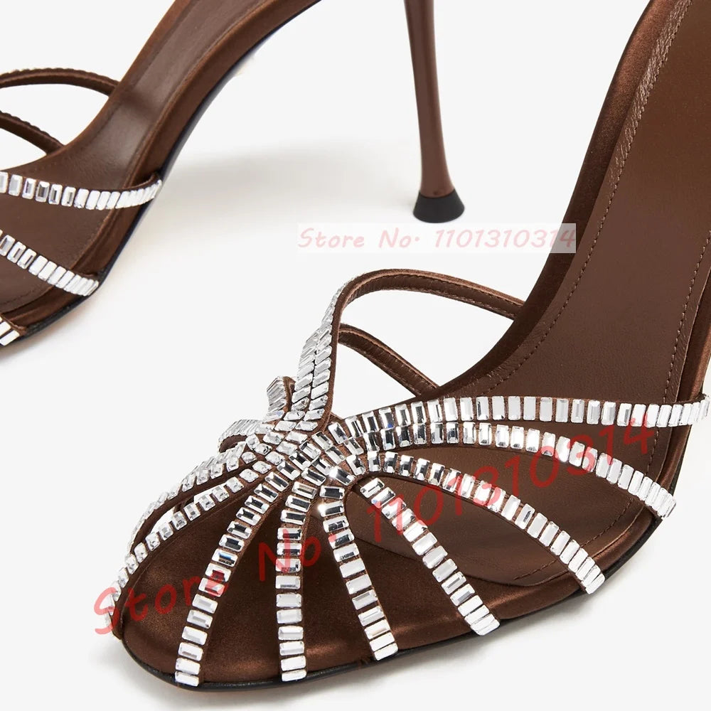 Pantoufles en soie à talons aiguilles ornées de pierres précieuses pour femmes, pantoufles de luxe à talons aiguilles ajourés, pantoufles métallisées élégantes pour femmes, chaussures d'été à brides croisées.